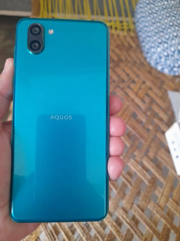 SHARP AQUOS R3 1