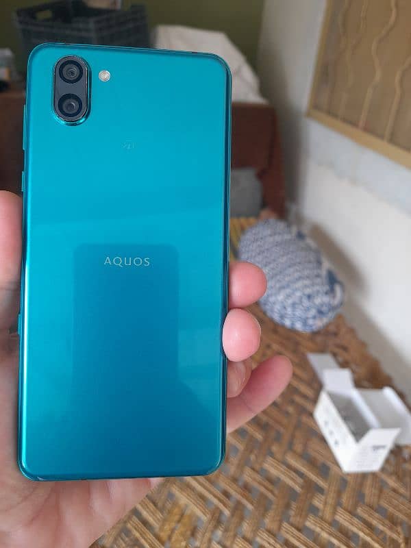 SHARP AQUOS R3 7