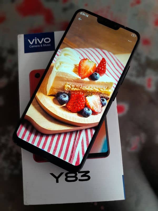 vivo Y-83 Mobile 6/128 with box and charger 1