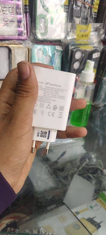 vivo v30 original 80 Watt Charger only 1 month used 0