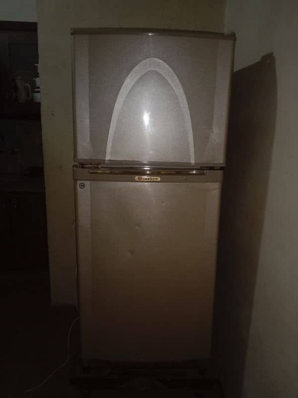 fridge for sell dowlance 9170 model 2