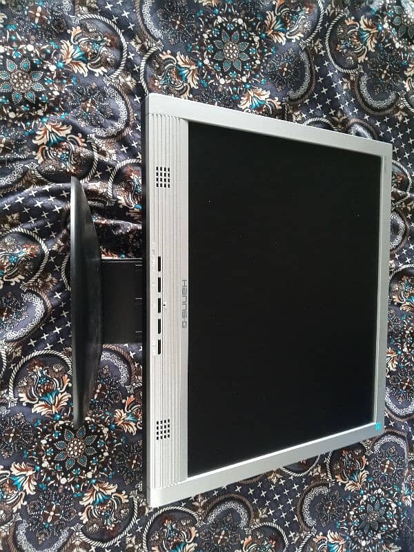 LCD For Sale Just One Day used Urgent Sale 1