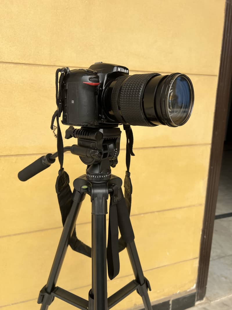 D7200 DSLR with Trypod for sale 2