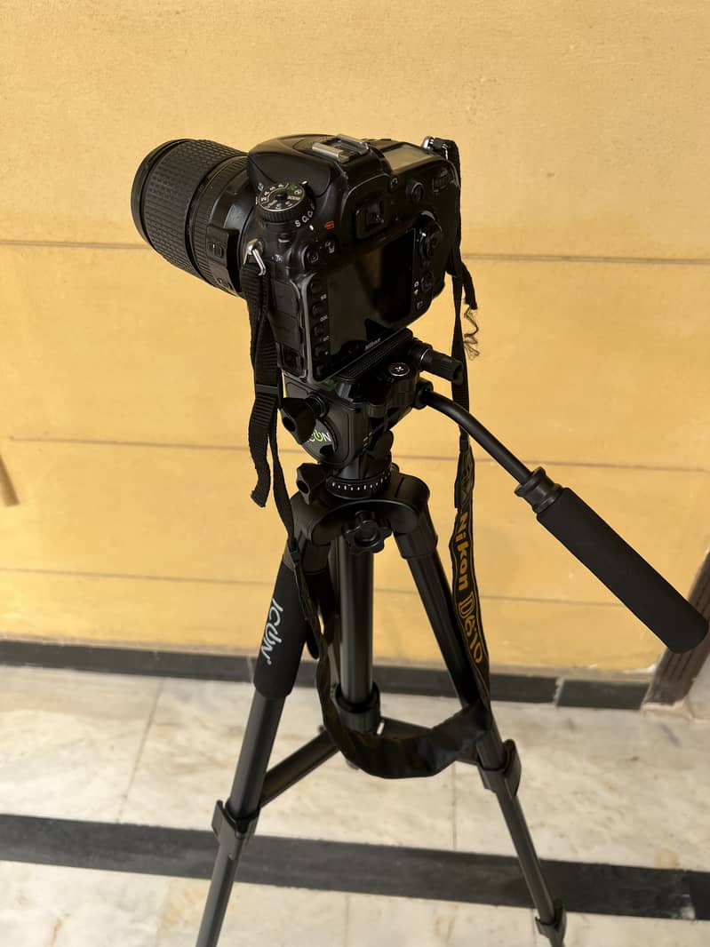 D7200 DSLR with Trypod for sale 4