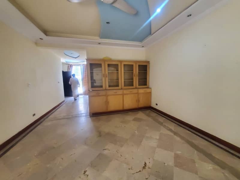 Affordable 1 Kanal Upper Portion For Rent In DHA Phase 4,Block DD, Lahore. 0