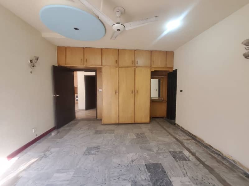 Affordable 1 Kanal Upper Portion For Rent In DHA Phase 4,Block DD, Lahore. 4