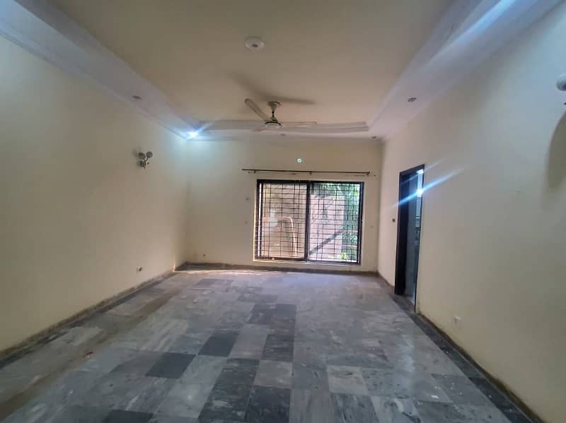 Affordable 1 Kanal Upper Portion For Rent In DHA Phase 4,Block DD, Lahore. 5