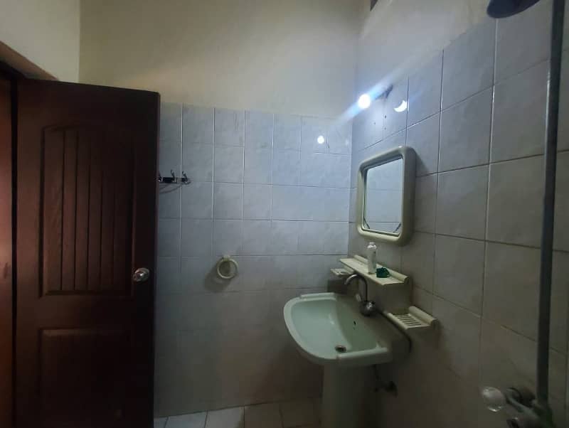 Affordable 1 Kanal Upper Portion For Rent In DHA Phase 4,Block DD, Lahore. 6