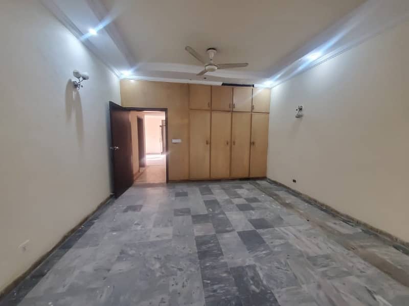 Affordable 1 Kanal Upper Portion For Rent In DHA Phase 4,Block DD, Lahore. 8