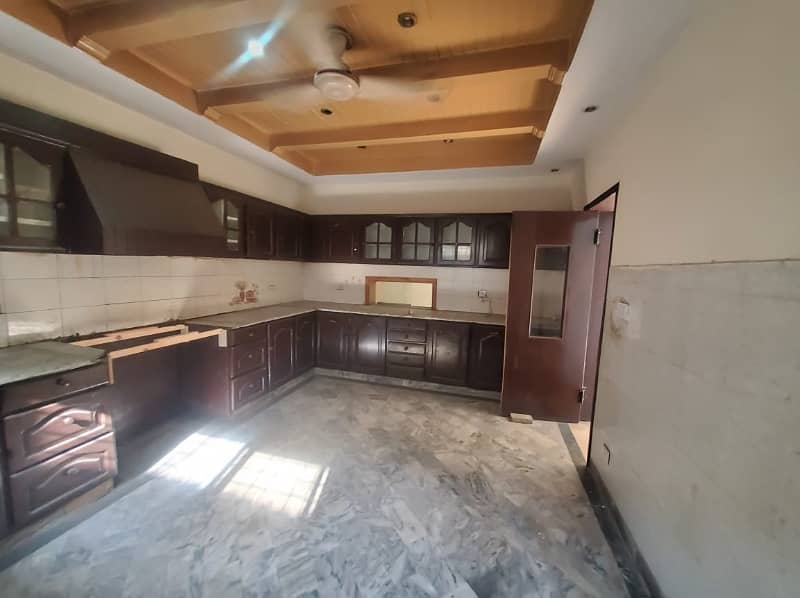 Affordable 1 Kanal Upper Portion For Rent In DHA Phase 4,Block DD, Lahore. 11