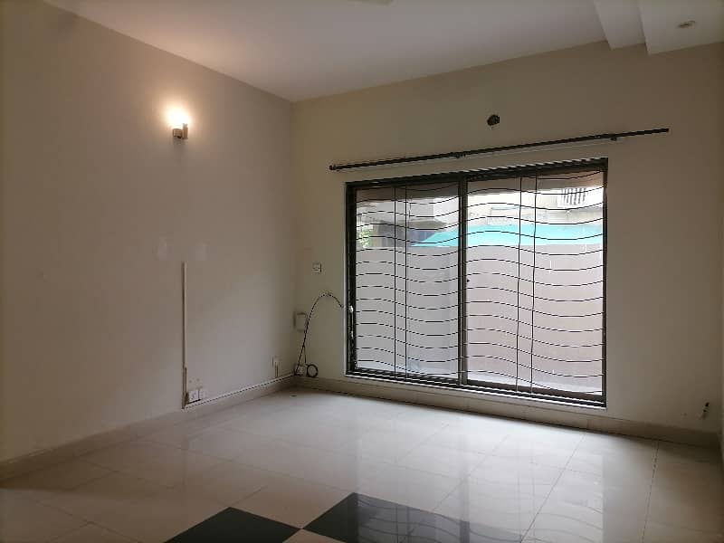 10 Marla House For Sale In Askari 11 - Sector B Lahore 1