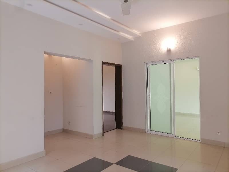 10 Marla House For Sale In Askari 11 - Sector B Lahore 2