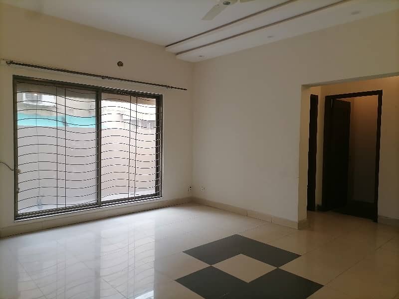 10 Marla House For Sale In Askari 11 - Sector B Lahore 4