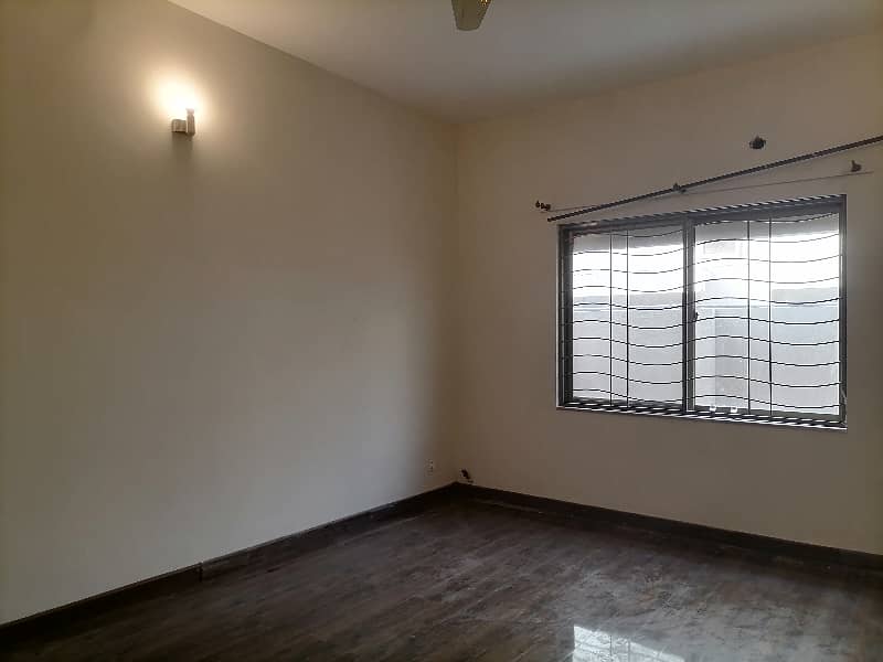 10 Marla House For Sale In Askari 11 - Sector B Lahore 9