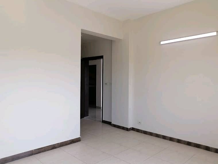 Centrally Located Flat In Askari 11 - Sector B Apartments Is Available For sale 5