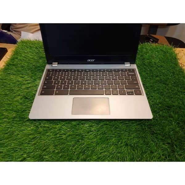 acer c740p 5th gen 4gb/128gb ssd slimmest laptop 0