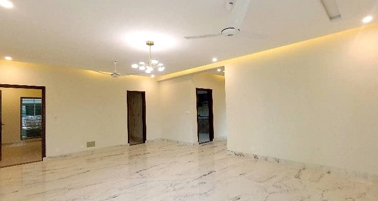 Prime Location Flat For Rent Situated In Askari 11 - Sector D 5