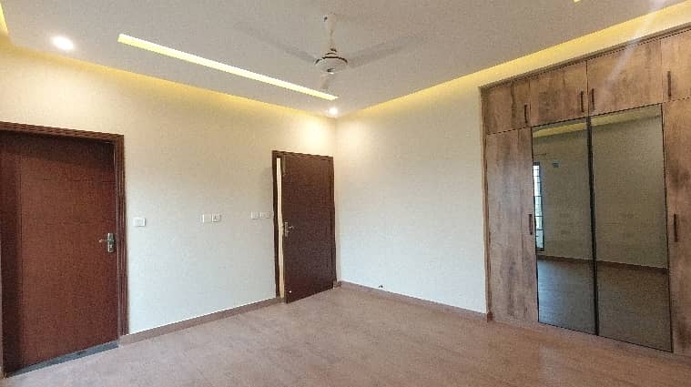 Prime Location Flat For Rent Situated In Askari 11 - Sector D 13