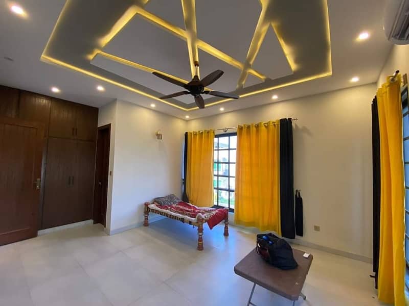 1 Kanal Luxury Designer Corner House For Rent 12