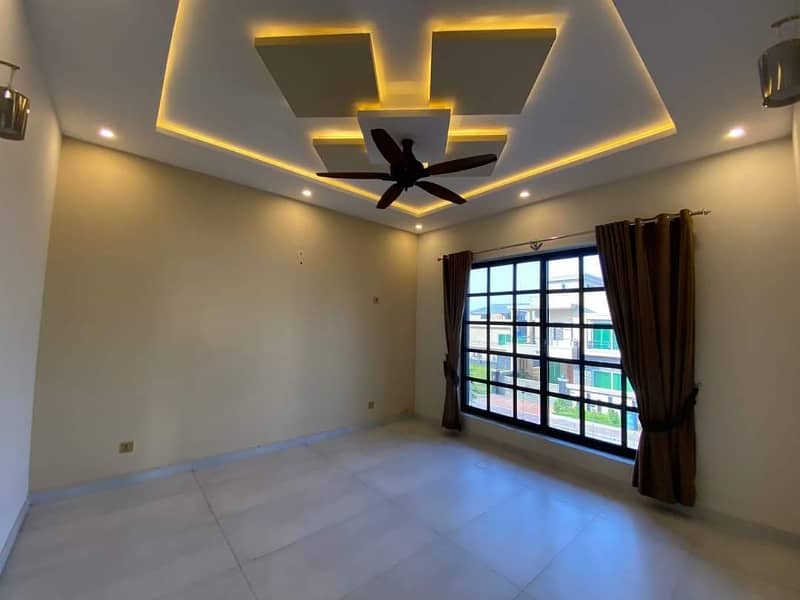 1 Kanal Luxury Designer Corner House For Rent 19