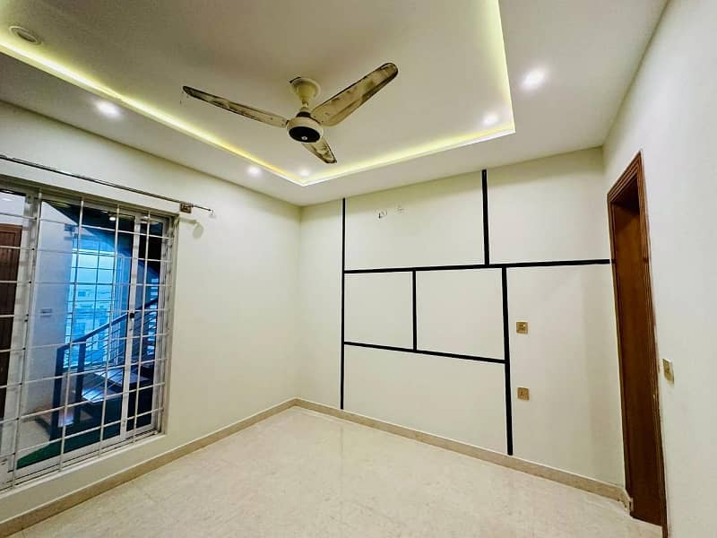 7 MARLA DESIGNER HOUSE FOR RENT 26