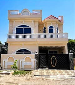 5 Marla Brand New House Available For Rent in Bahria Town Phase 8 0