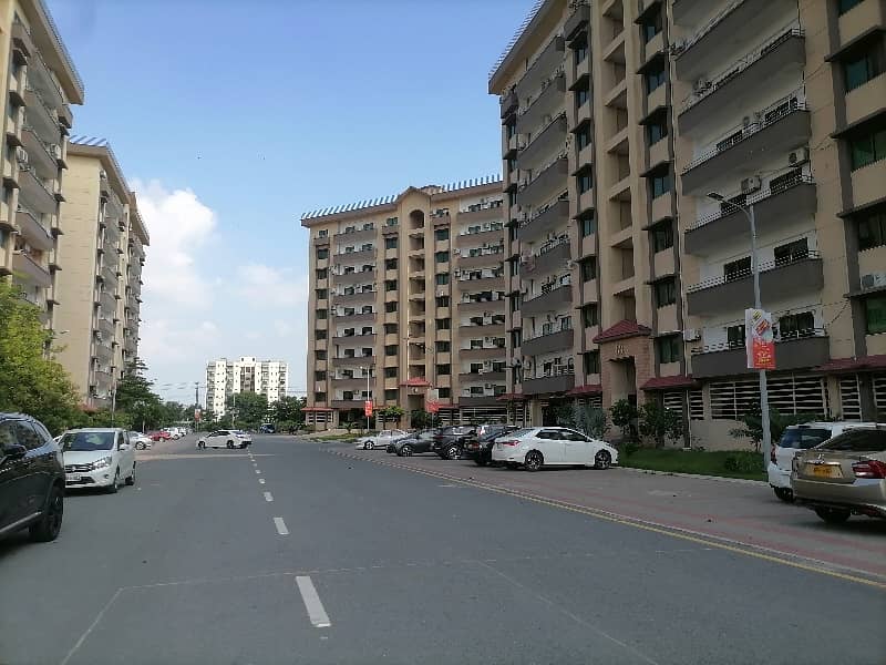 10 Marla Flat In Askari 11 - Sector B Apartments For Sale 3