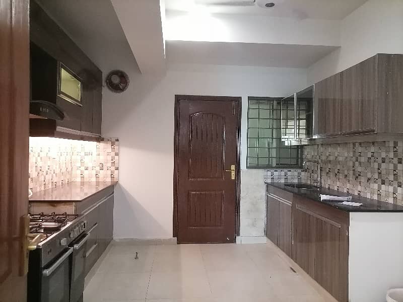 10 Marla Flat In Askari 11 - Sector B Apartments For Sale 15