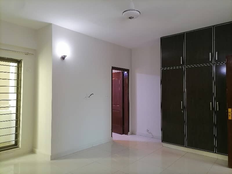 10 Marla Flat In Askari 11 - Sector B Apartments For Sale 20