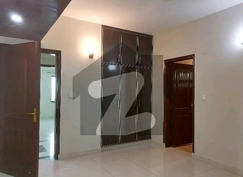 10 Marla Flat In Askari 11 - Sector B Apartments For Sale 25