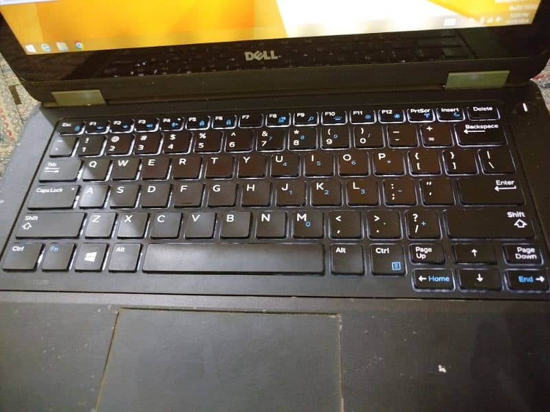 Dell Latitude E5270 1