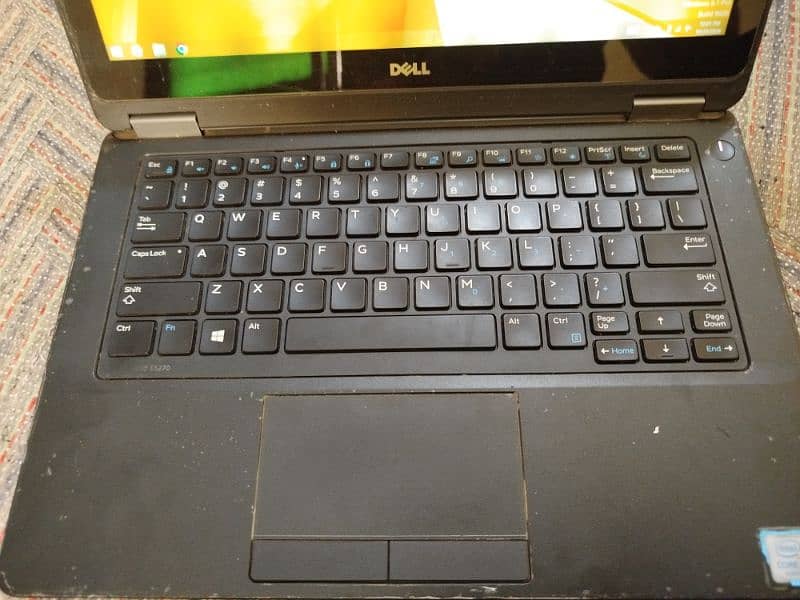 Dell Latitude E5270 4