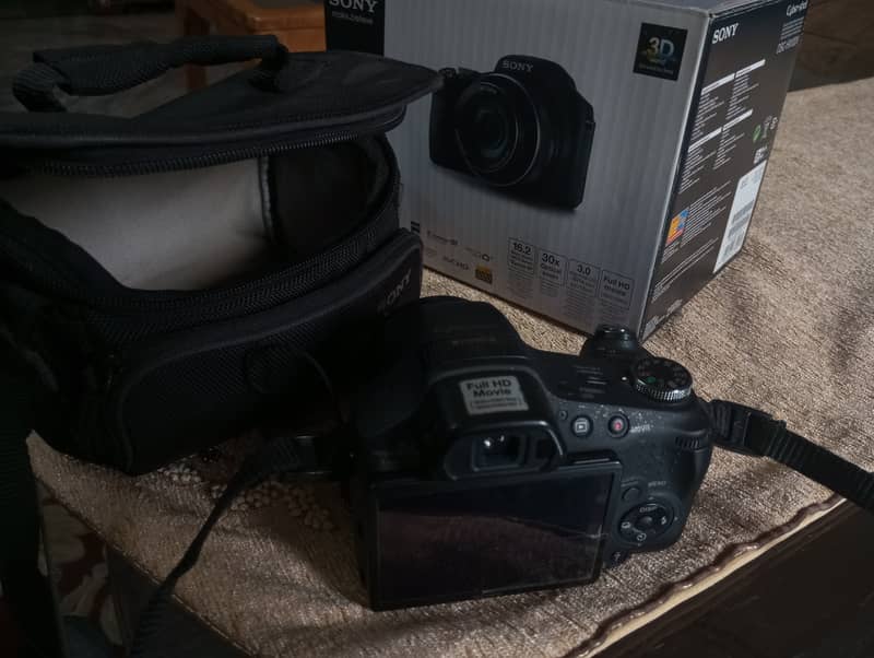 Sony camera for sale (DSC-HX100V) 0