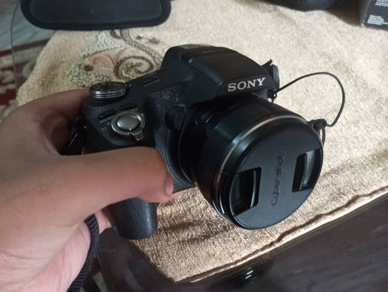 Sony camera for sale (DSC-HX100V) 2