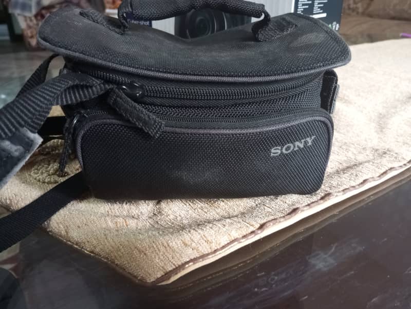 Sony camera for sale (DSC-HX100V) 4