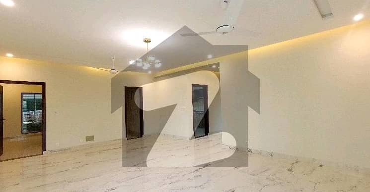 10 Marla Flat available for sale in Askari 11 - Sector D if you hurry 3