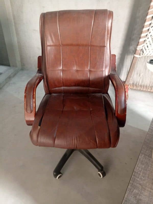 office chair and table for sale. 2