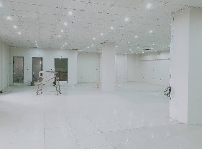 Area 3000 SqFt Corporate Office Available For Rent On Reasonable Rent in Main Boulevard Road Gulberg 3 Lahore 2