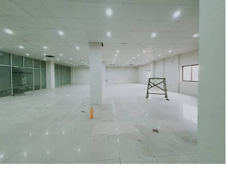 Area 3000 SqFt Corporate Office Available For Rent On Reasonable Rent in Main Boulevard Road Gulberg 3 Lahore 6