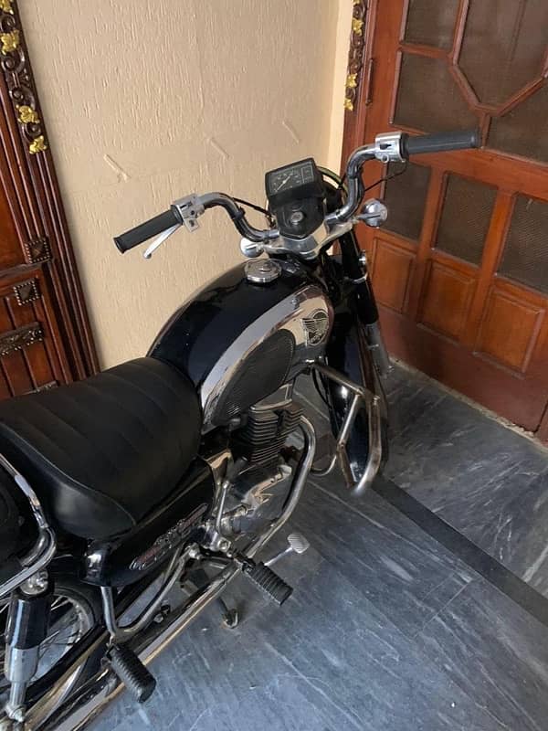 Honda cd 200 roadmaster black colour 2