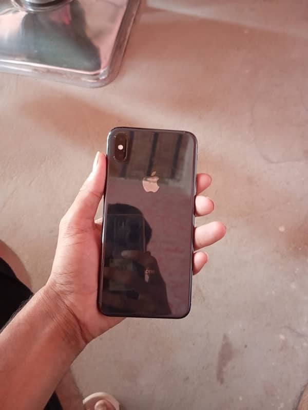 I phone xs max non pta 256gb b/h 75 condition 10/10 face id on hai 0