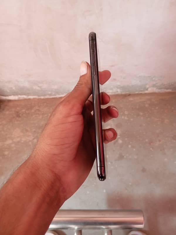 I phone xs max non pta 256gb b/h 75 condition 10/10 face id on hai 1