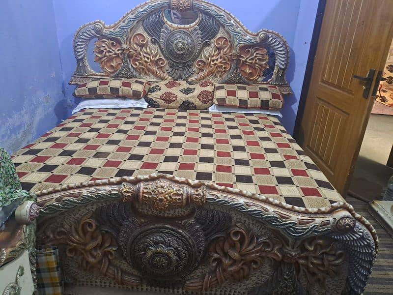 Bed and dressing for sale 0