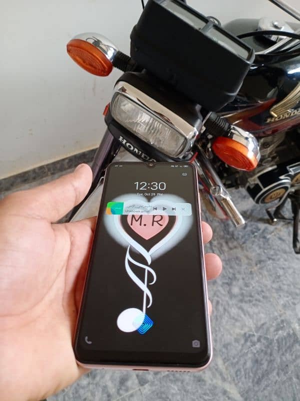 vivo s1 pro with box and original charger 4