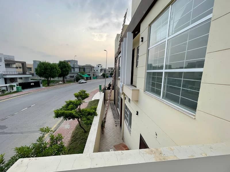 12 Marla Brand New House In Bahria Town Lahore 18