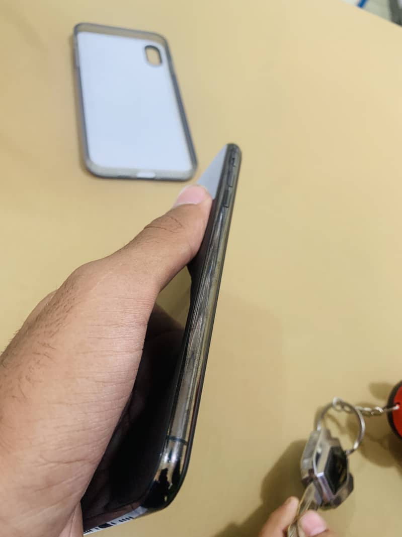 iphone XS max condition 10/09 3