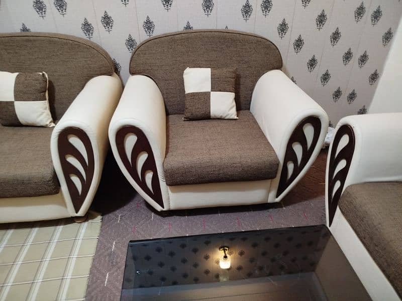 7 seater sofa set. with stylish Table. 4