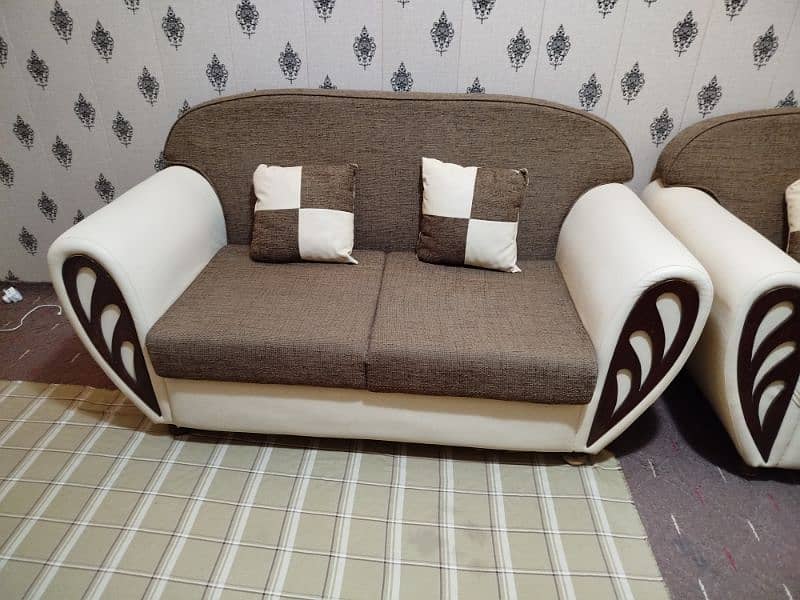 7 seater sofa set. with stylish Table. 5