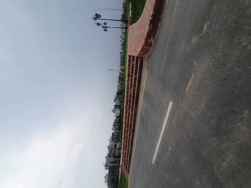 Mughal Estate Offers A Plot For Sale 14