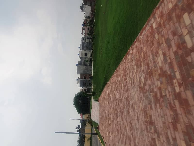 Mughal Estate Offers A Plot For Sale 17